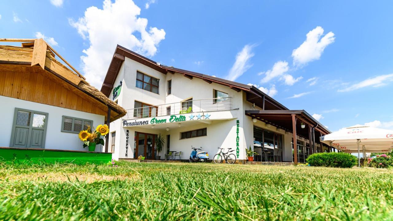 Green Delta Hotel Murighiol Bagian luar foto