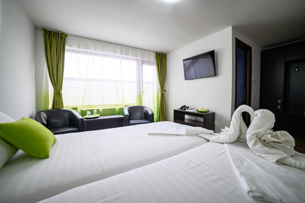 Green Delta Hotel Murighiol Bagian luar foto