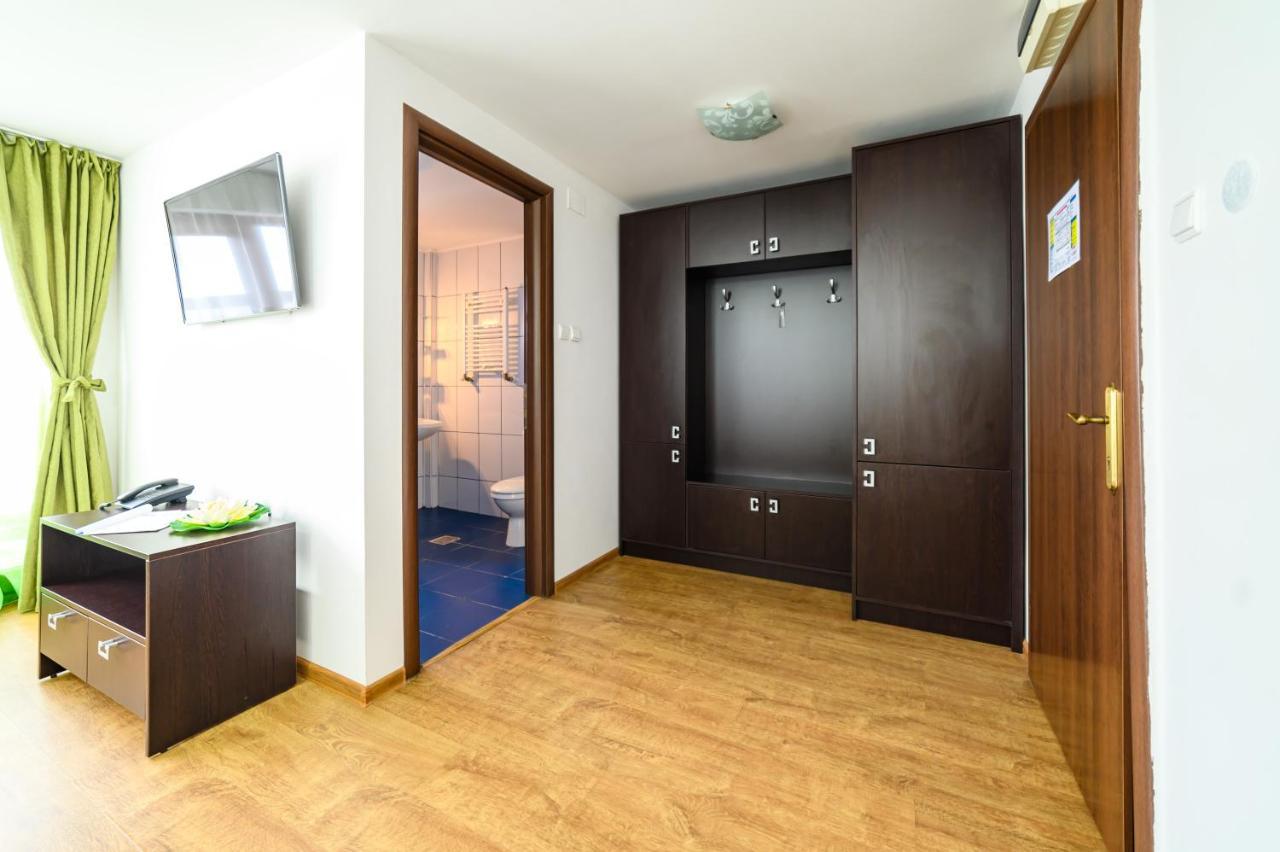 Green Delta Hotel Murighiol Bagian luar foto