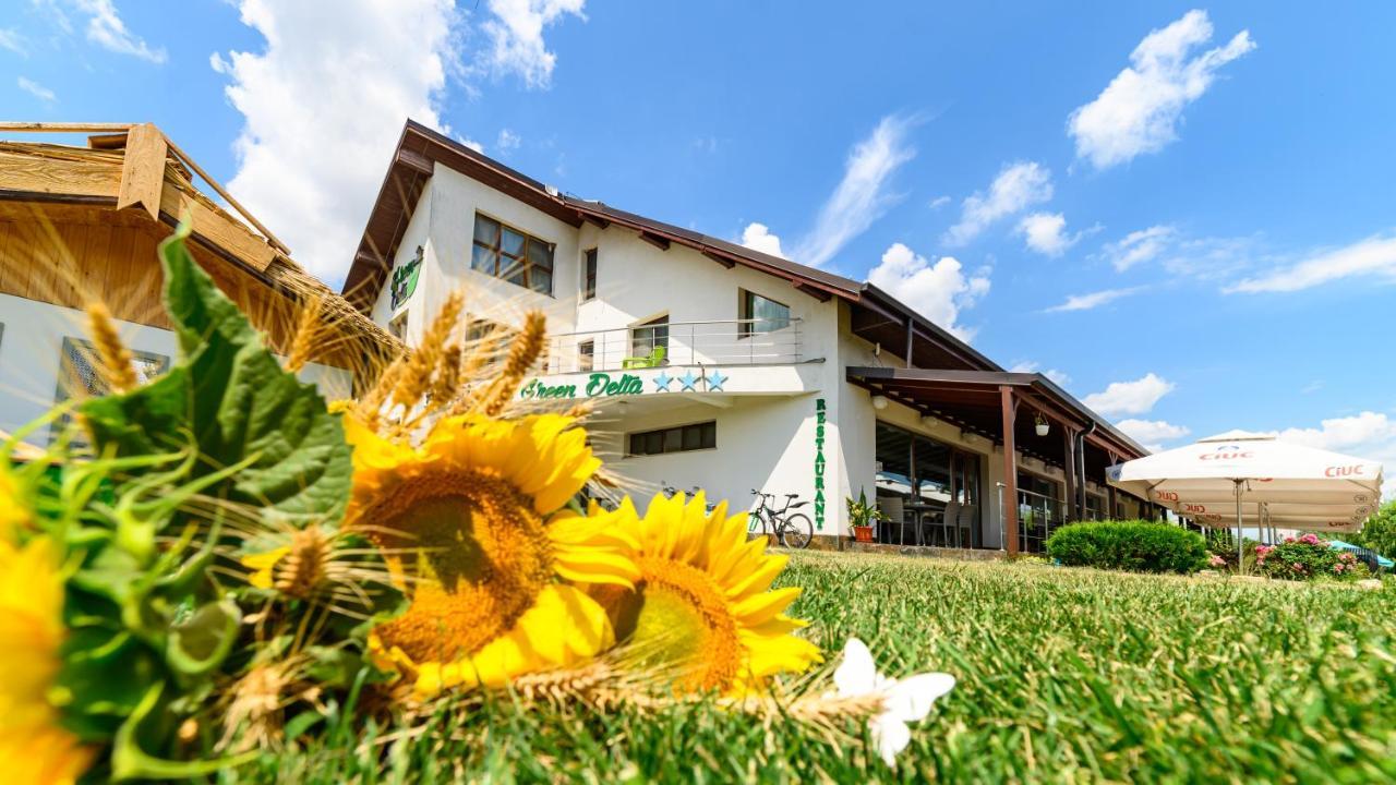 Green Delta Hotel Murighiol Bagian luar foto