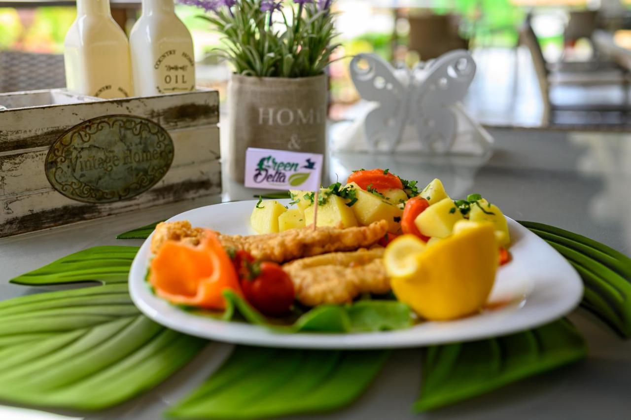Green Delta Hotel Murighiol Bagian luar foto